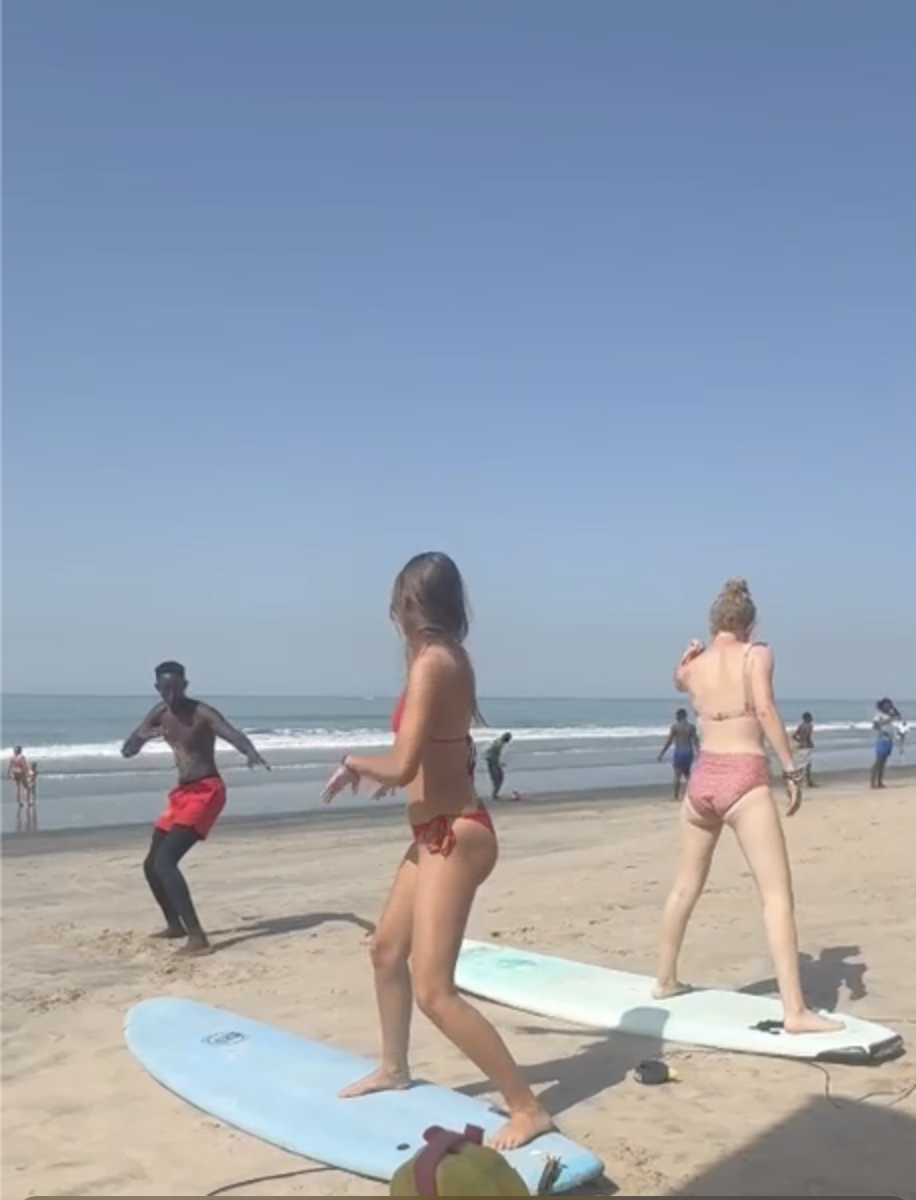 Surf lesson near the shore